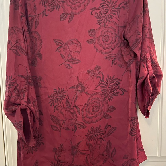 Maurice’s perfect satin blouse in floral print. - Picture 9 of 9